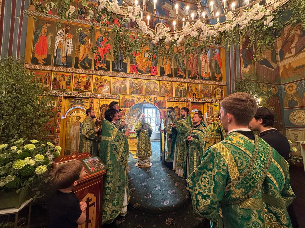 photo-5348180323537646169-y