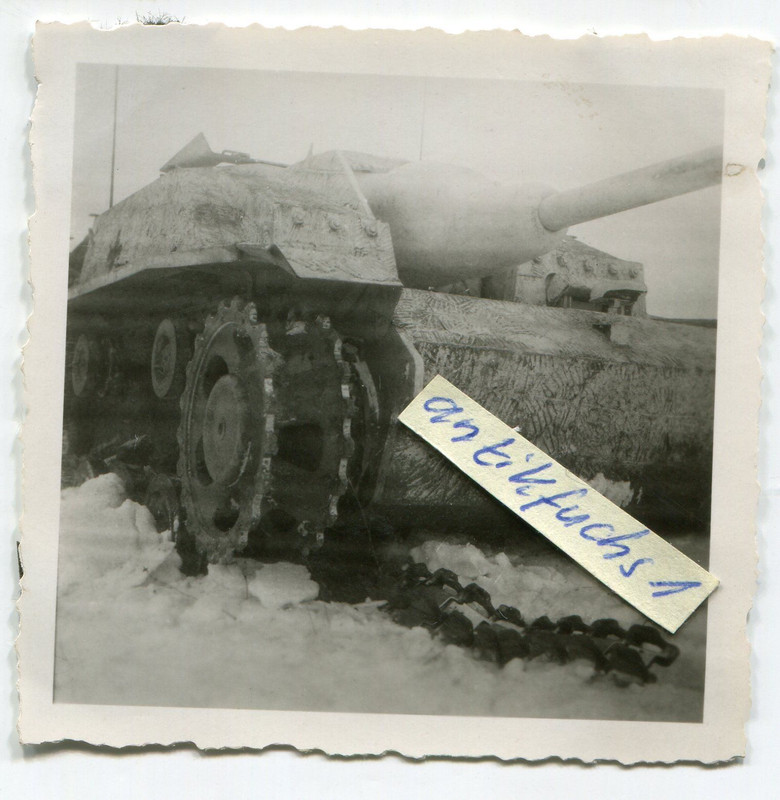 Panzer-Sturmgeschütz in weiß mit Saukopfblende u