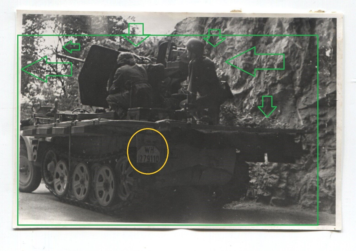 FOTO Panzer Halbkette Flakgeschütz in Wald Stellung2 (2)