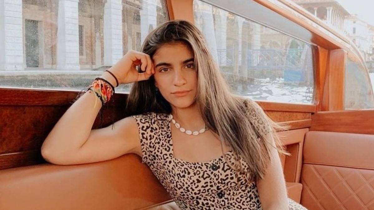 Critican a Mar de Regil por modelar para marca de ropa, la llaman 'Whitexican'