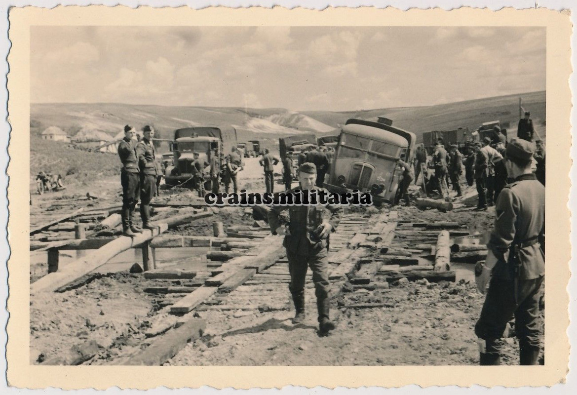 Orig. Foto Vormarsch franz. Beute Lkw Renault AGP Büssing-NAG 50