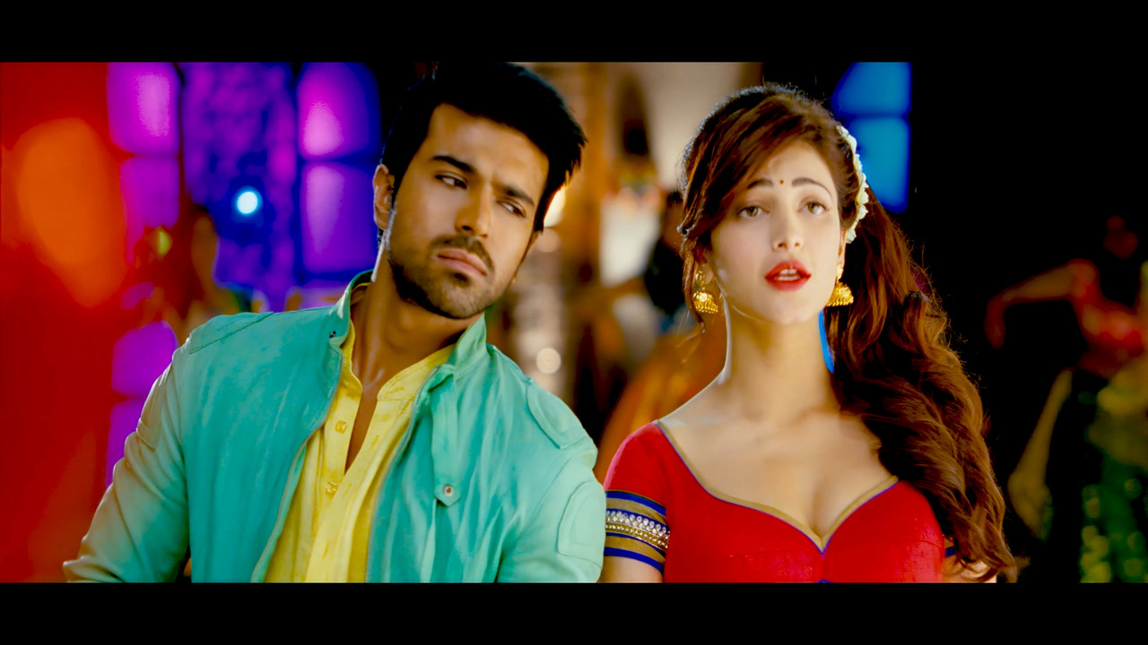 Shruti Haasan From Yevadu Hot Song 4K.mp4_snapshot_02.11.955