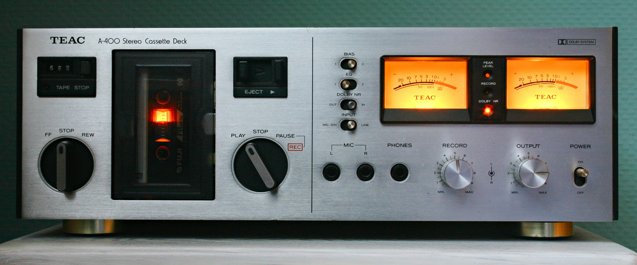 TEAC A-400 Front, beleuchtet play IMG_2108 (2)