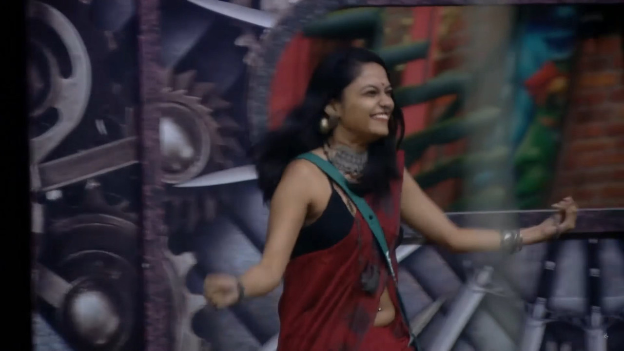 Big Boss Lachu Hot pierced Navel compilation.mkv_snapshot_02.45.626