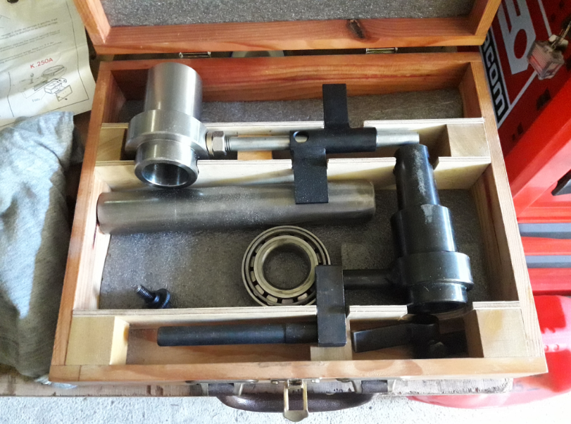 Boite d'outillage réglage de freins Traction .