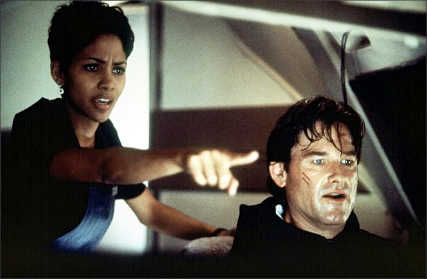 EXECUTIVE-DECISION-KURT-RUSSELL-1-FOTOR.jpg