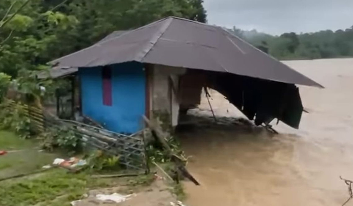 Banjir Dahsyat di Maluku Tengah, Rumah Warga Suli Luluh Lantak Disapu Arus