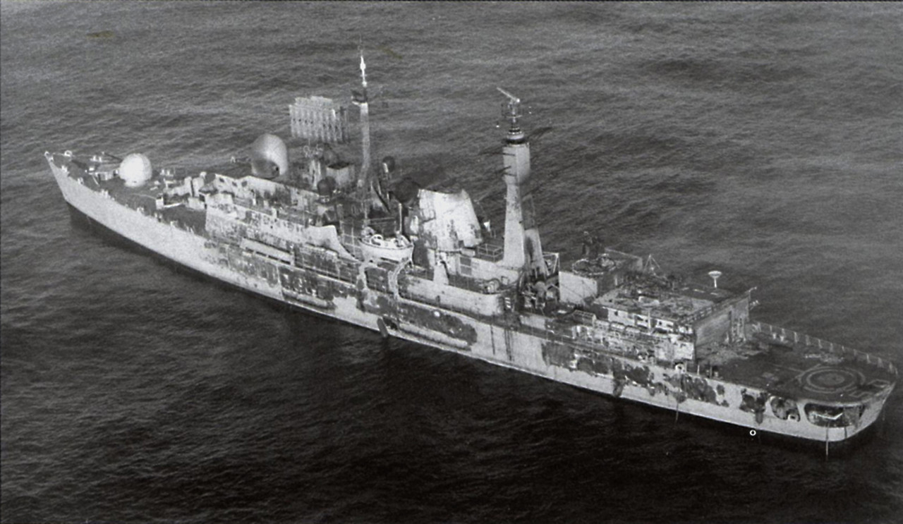 HMS Sheffield (D.80) после ликвидации пожара между 4 и 10 мая 1982