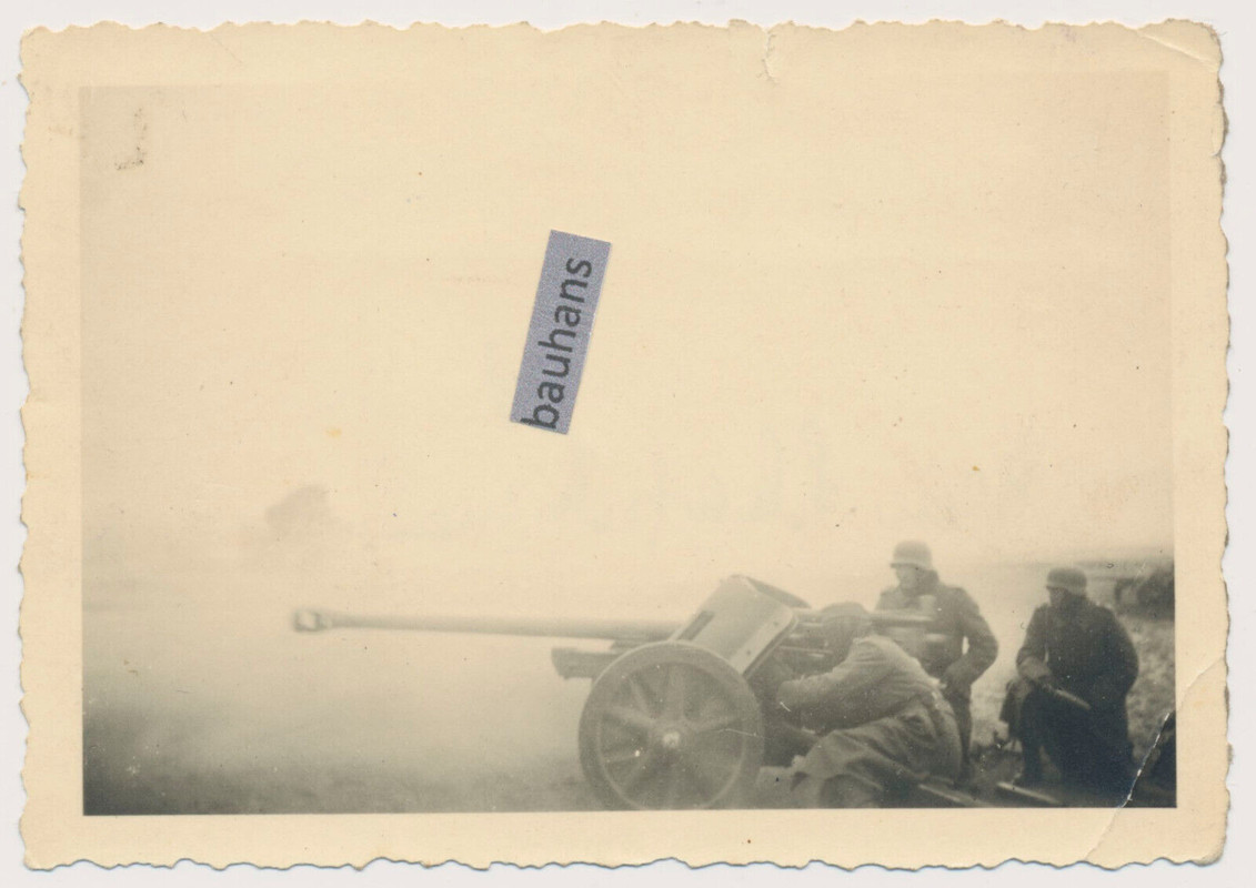 Foto Panzerabwehrkanone (PaK ) Geschütz, Feuer-Stellung Soldaten