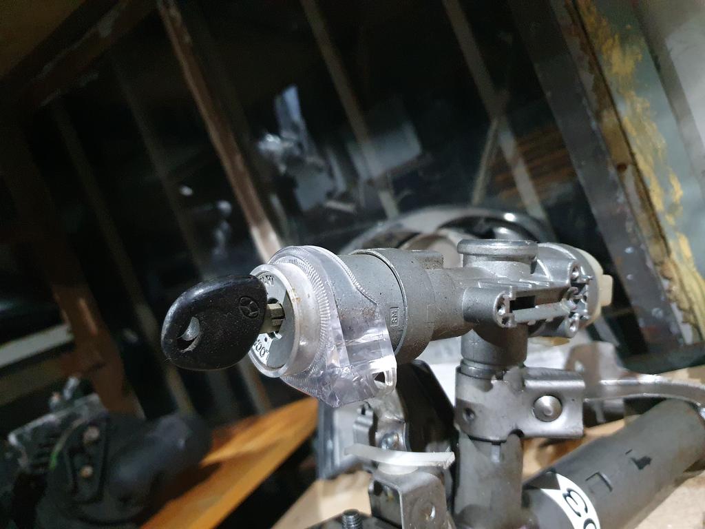 Замок зажигания с ключом