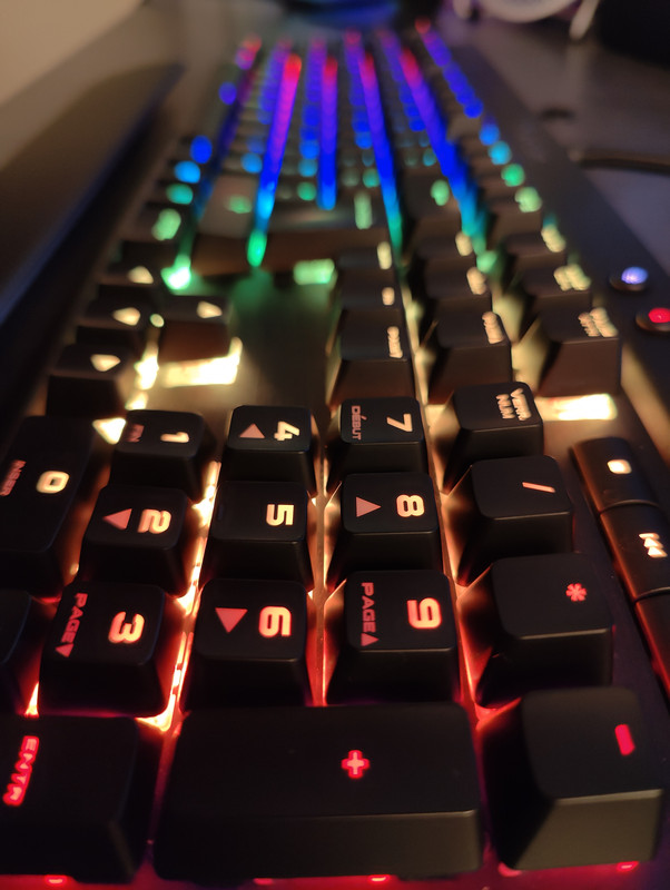 VDS] Clavier Corsair K70 LUX RGB switch Cherry MX Silent | Tom's Hardware