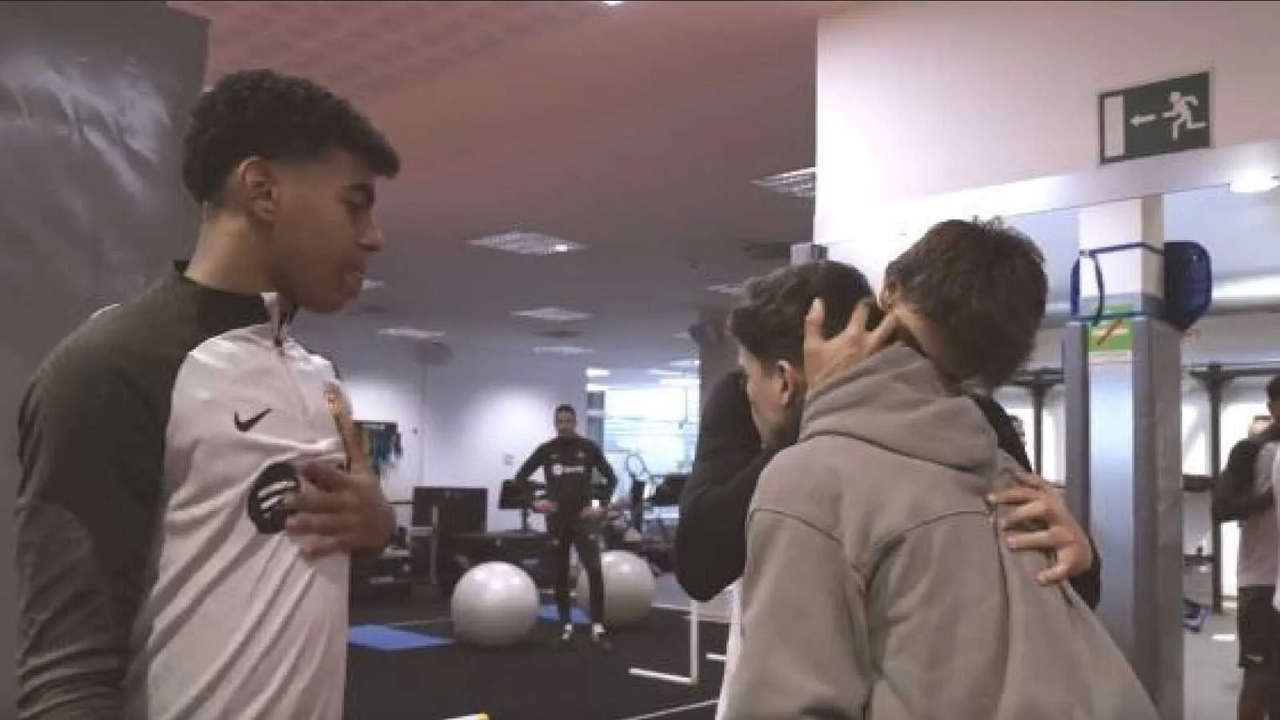 Video: Emotiva bienvenida a Gavi en Barcelona tras grave lesión de rodilla