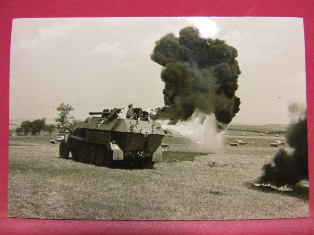 Foto Wehrmacht im Gelände Soldaten Fahrzeuge