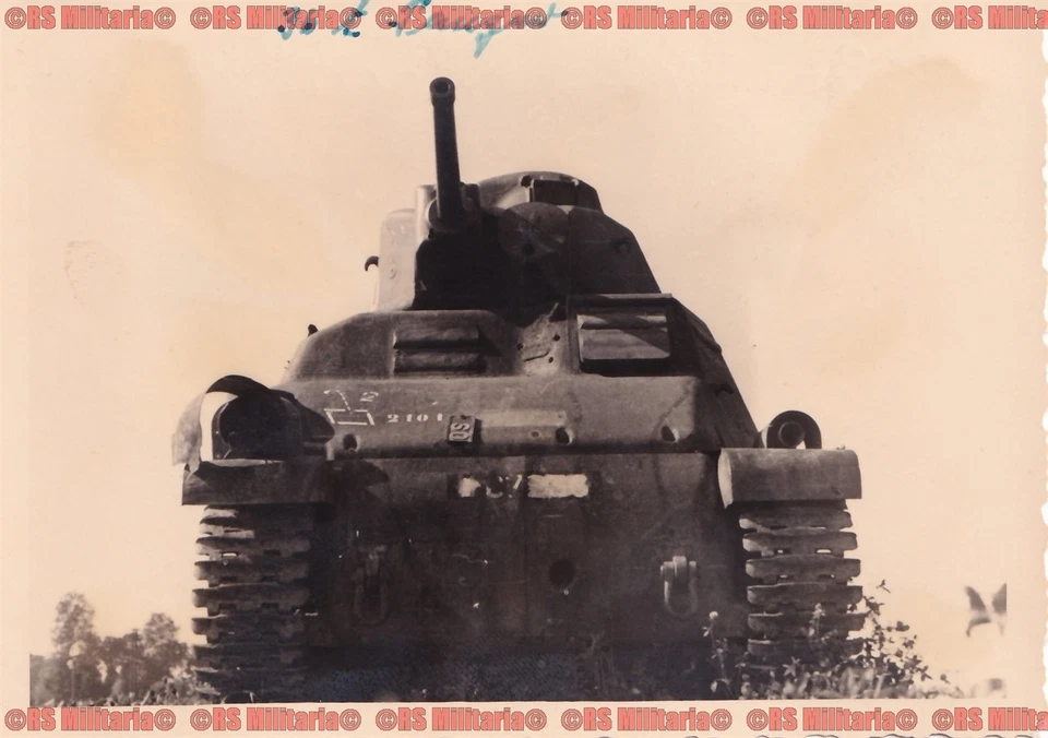 2x Beute Panzer Somua 36 mit Beute Kennung 2101 St Omer FRANKREICH IR 454 (1)