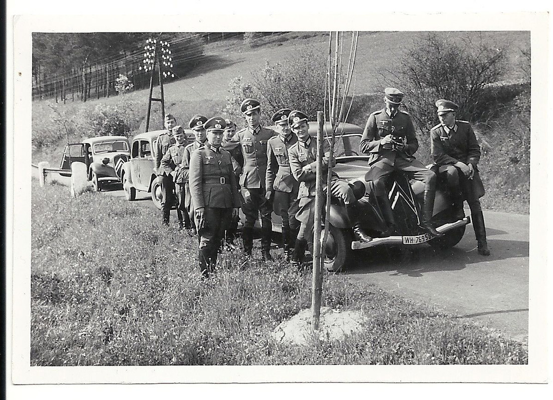 Orig.Foto Offiziere Wehrmacht Autos PKWs Citreön