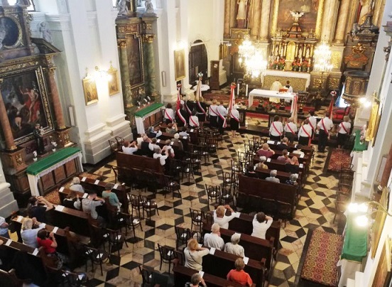 Consacrata al Sacro Cuore. E la Polonia fermò i comunisti dans Articoli di Giornali e News consacrazione-polonia-sacro-cuore-chiesa-ssvisitandine