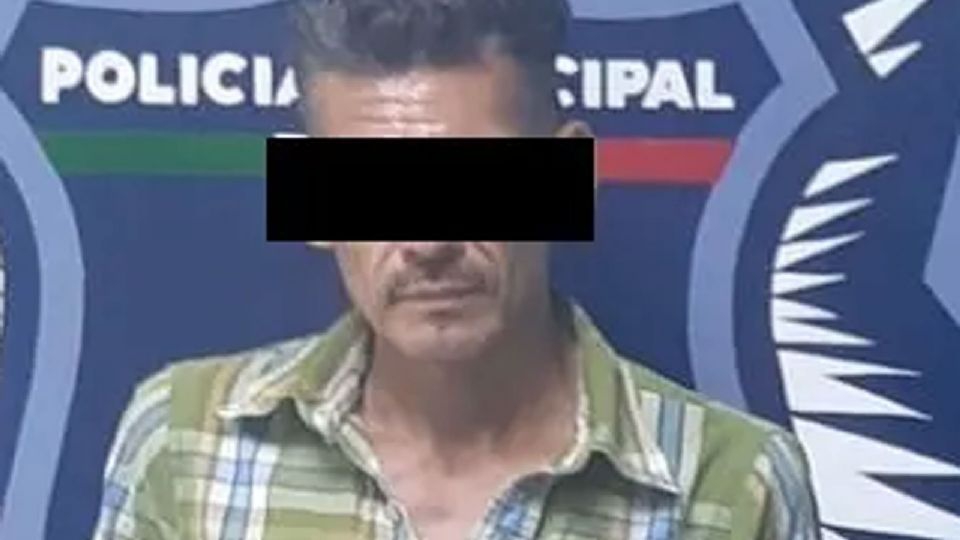 Ciudad Obregón: Tras 'cacharlo' orinando en la calle, arrestan a un sujeto en Urbi Villa del Rey