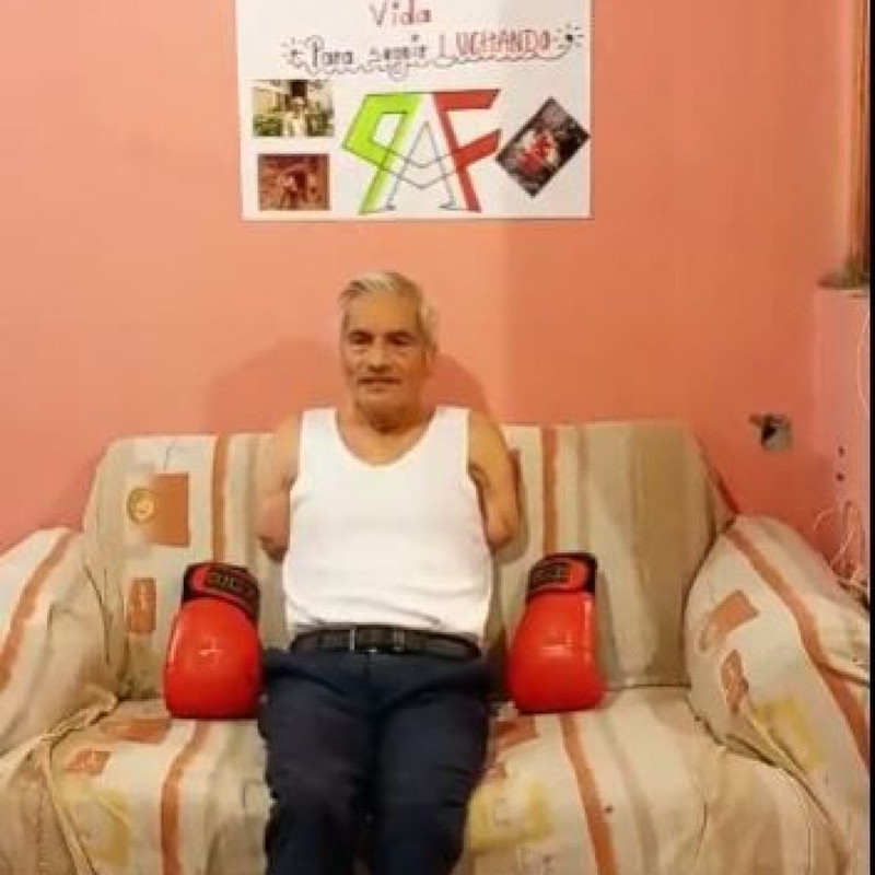 Hombre sin brazos solicita la ayuda del “Canelo” Álvarez