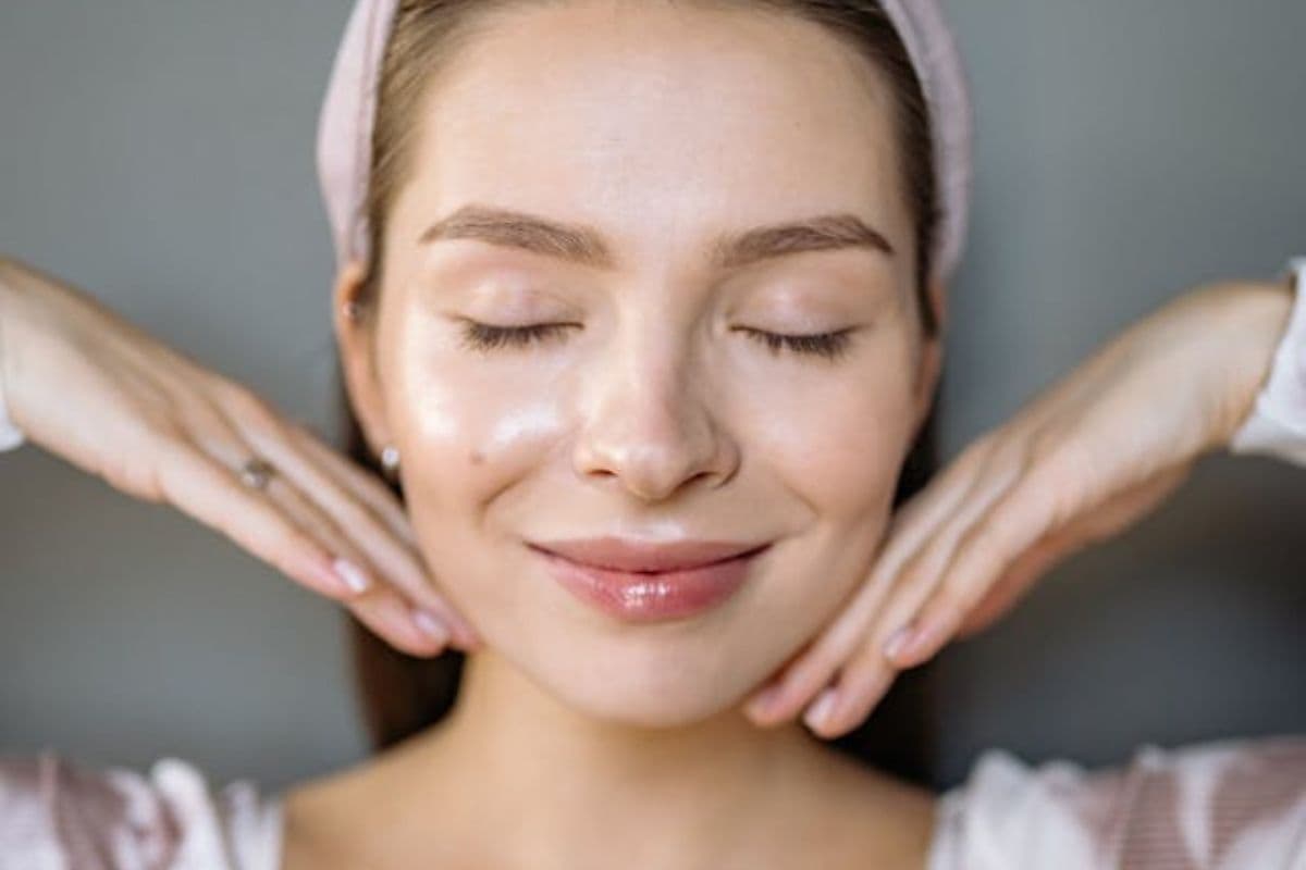 a girl with healthy, hydrated skinn and restored skin barrier 