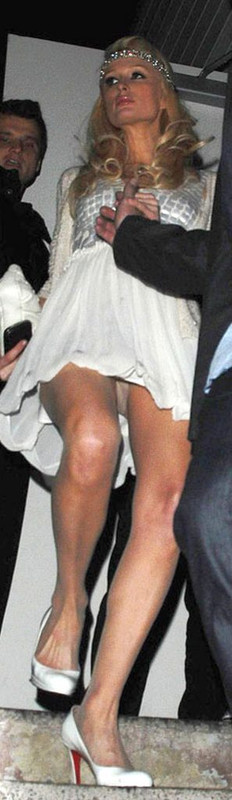 paris-hilton-panty-upskirt-030509-297x1024