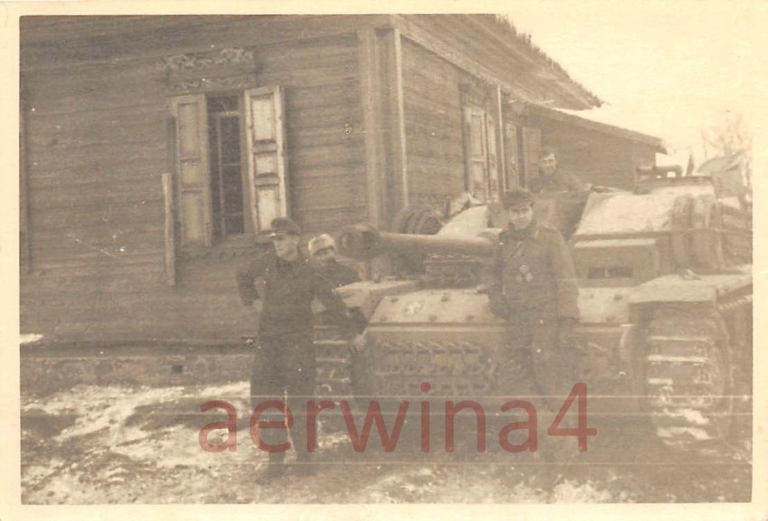Sturmgeschütz Besatzung am Sturmgeschütz StuG III Ausf. F Ostfro