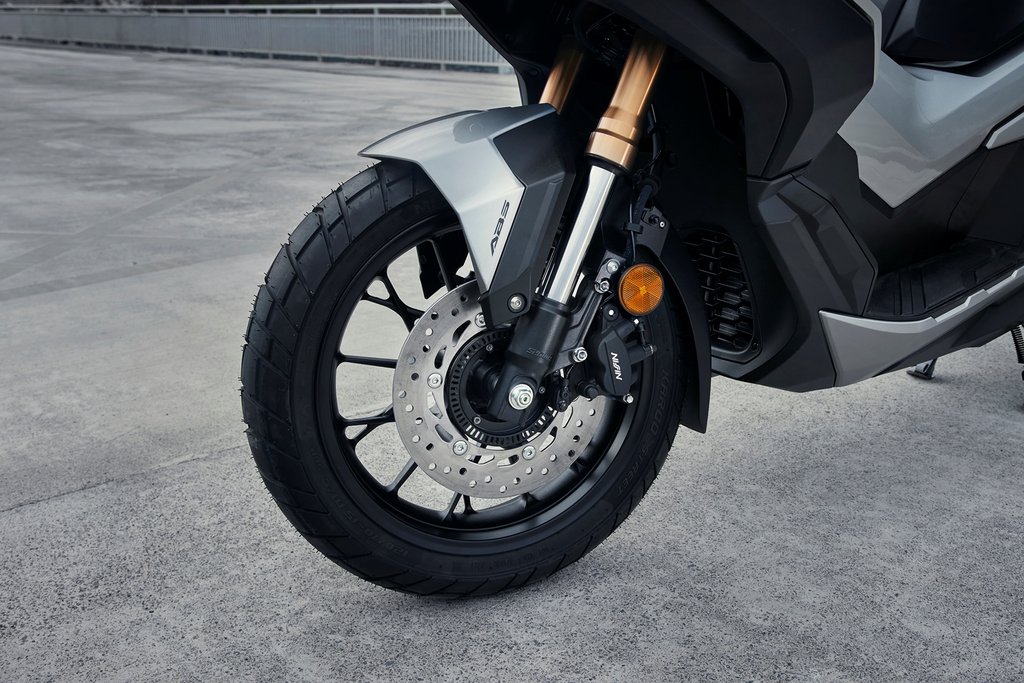 127084_63011_22YM_ADV350_Location_USP_0071_FrontSuspension_ORIGINAL.jpg_0 - Αντιγραφή