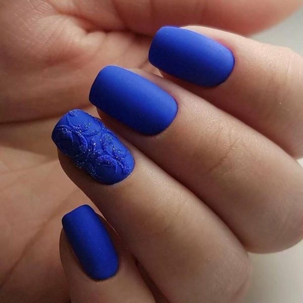 Синий маникюр на короткие ногти. Фото, дизайны гель-лаком 2020
