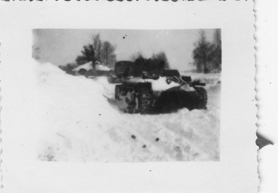 Wehrmacht Panzer I im Schnee festgefroren in Ruß