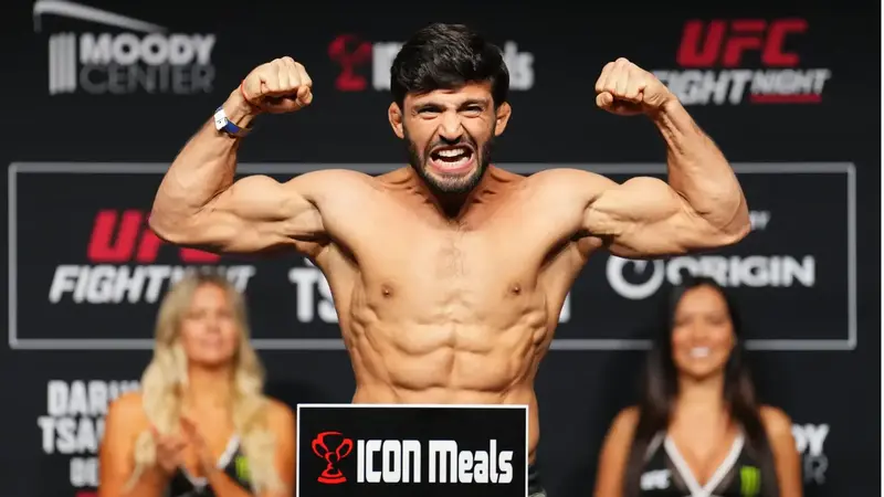 Джон Аник: UFC се отнасят несправедливо с Арман Царукян