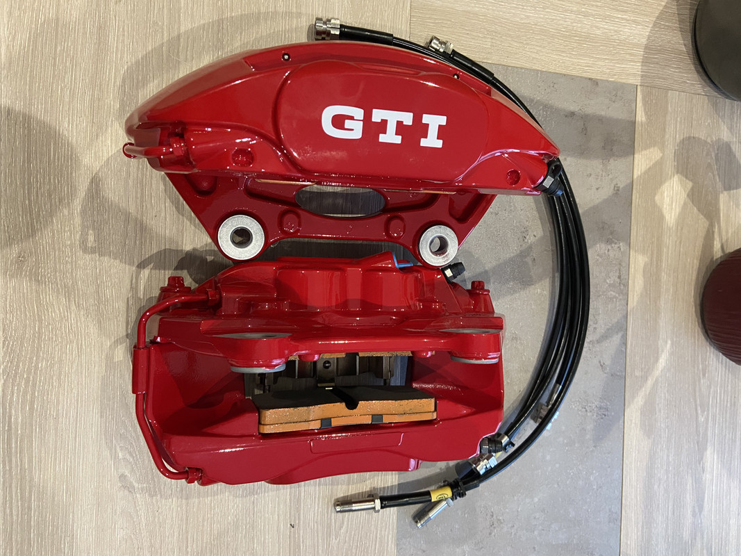 FBE6F0D4-9F52-4B9F-A7F0-356B93610541