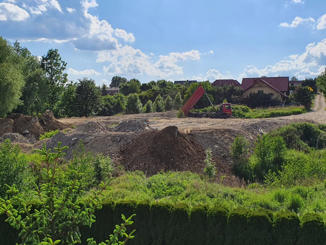 z28734643IHG,Mieszkancy-domkow-w-Kostuchnie-za-oknami-maja-ster