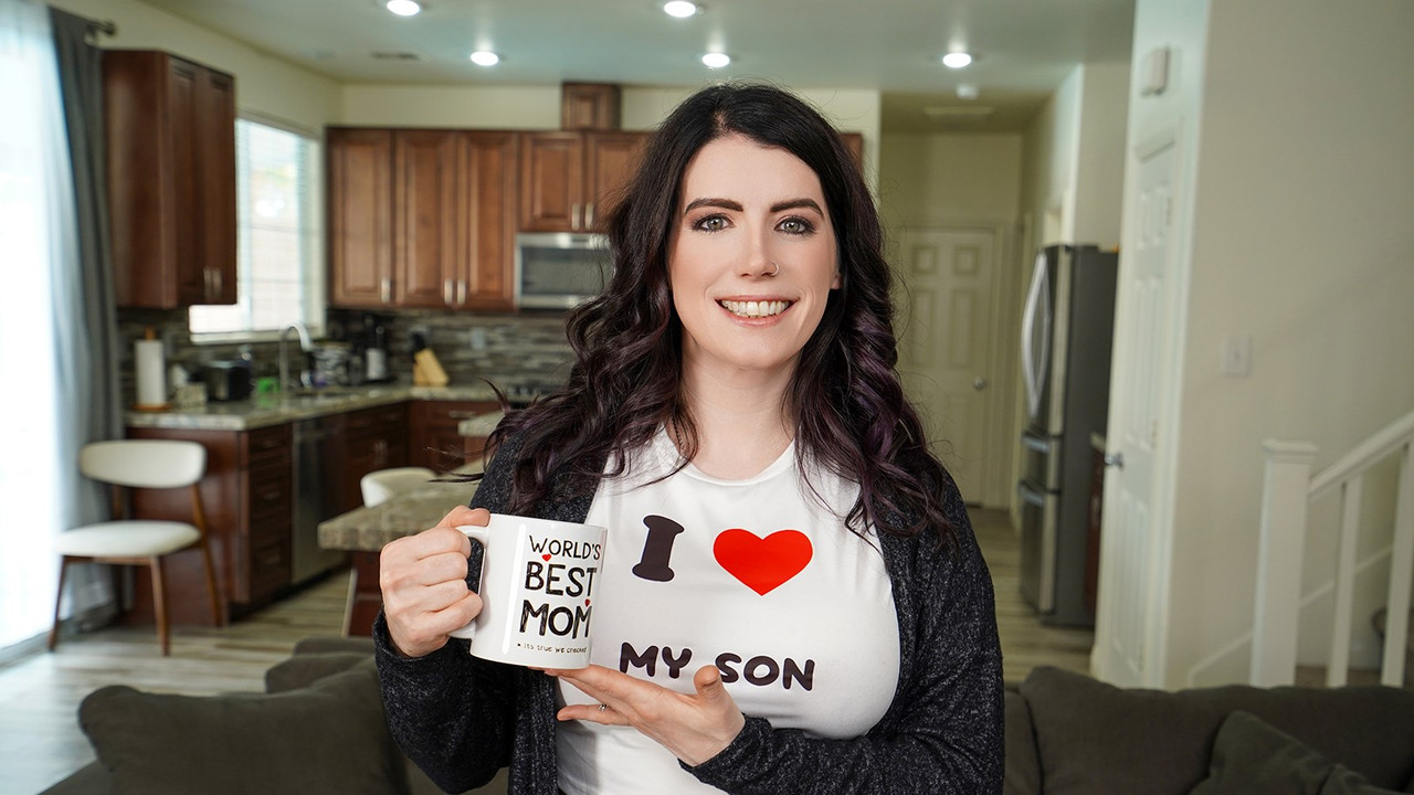 PervMom 26 10 25 Ciara Collins His Stepmom is the Only Woman for Him