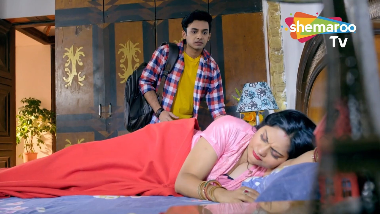 [Image: Anamika-Singh-Hot-sizzling-scenes-from-c...04-800.jpg]
