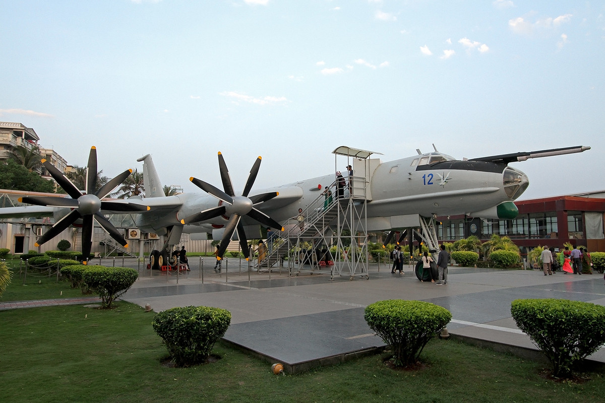 002_Tu-142MK-E_India Navy_IN312