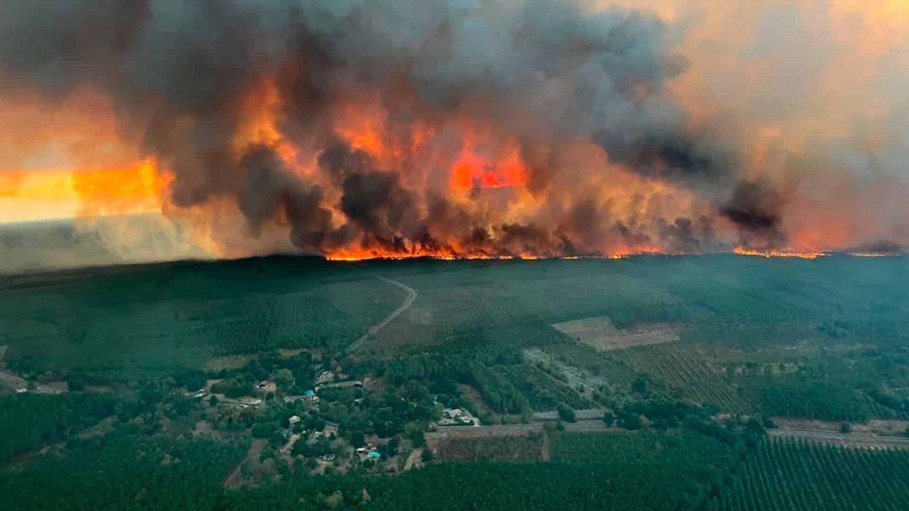 Incendios forestales arrasan Francia, miles evacuados de sus hogares