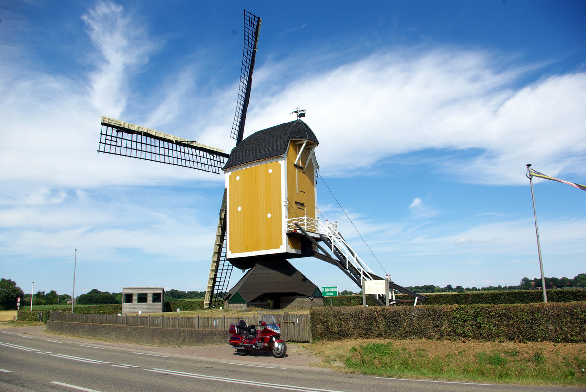 0299LB (00193) Hubertusmolen - Beek 01