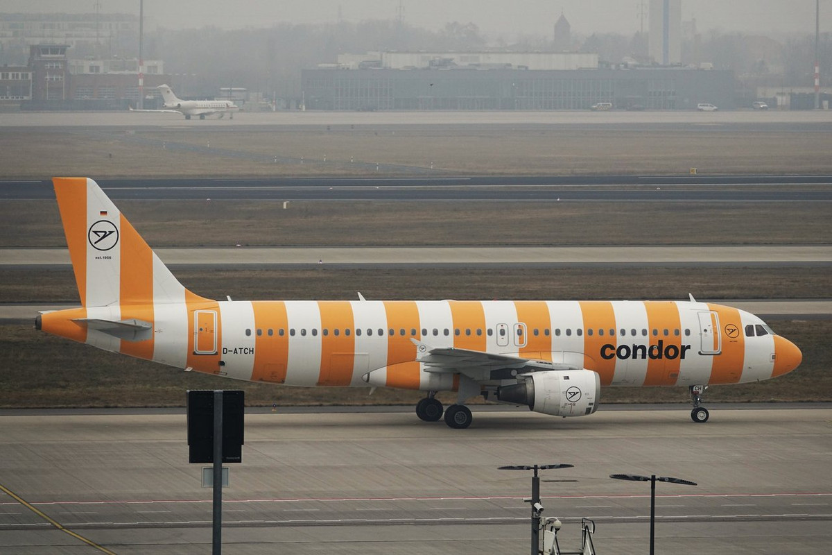 A320-212 Condor D-ATCH (Yellow Sunshine Livery) 12.3.25 BER