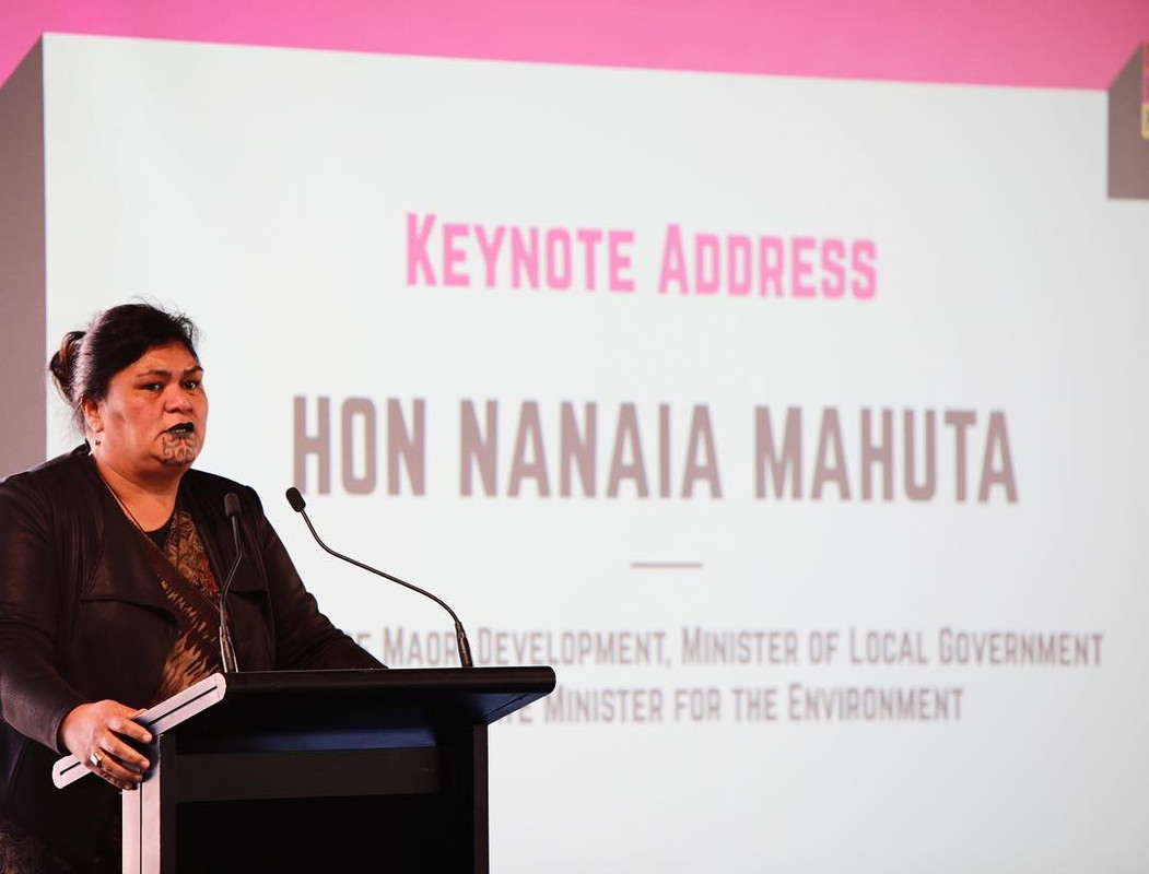 Nanaia Mahuta, Wanita Bertato di Dagu yang Jadi Menlu Selandia Baru.