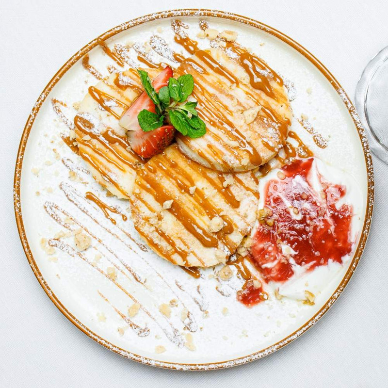 Сырники с вареной сгущенкой и грецкими орехами 