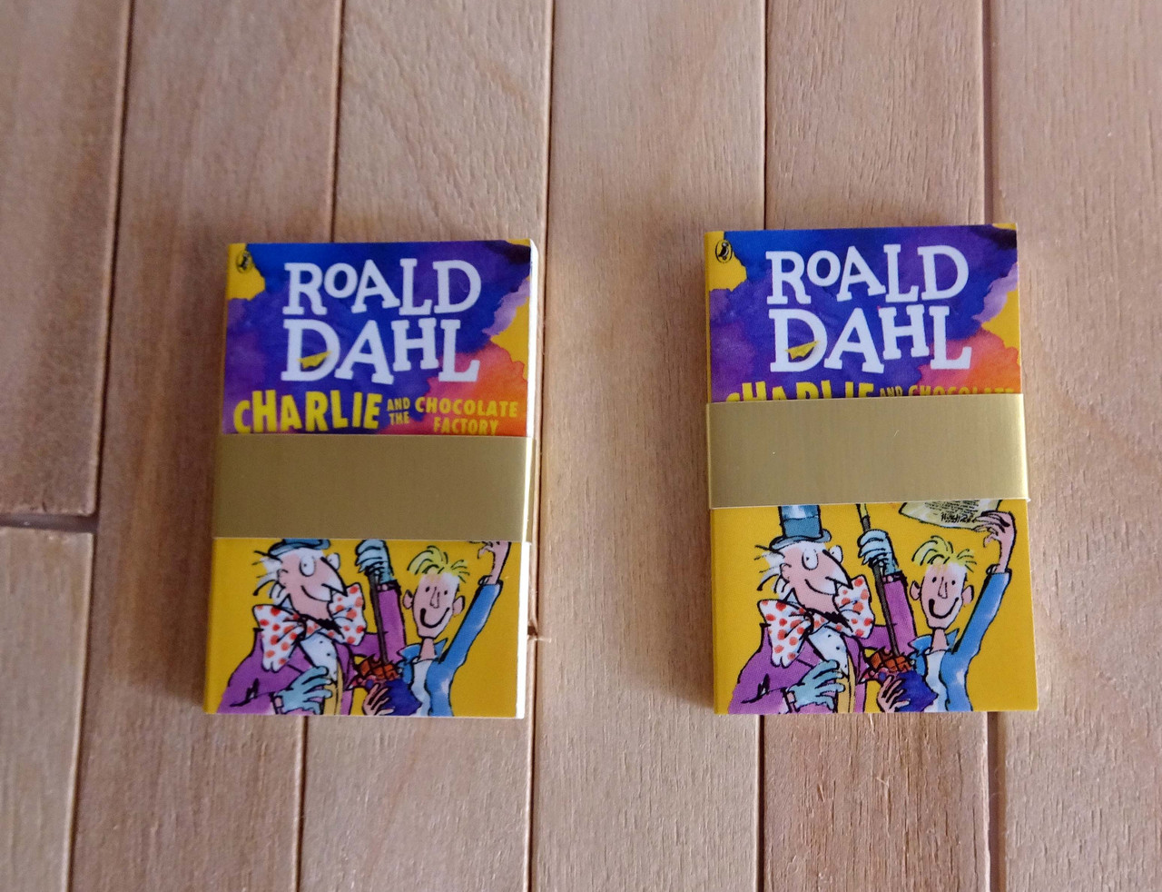 Zuru Books Serie 2 deluxe Buch Roald Dahl mit dem goldenen Ticket