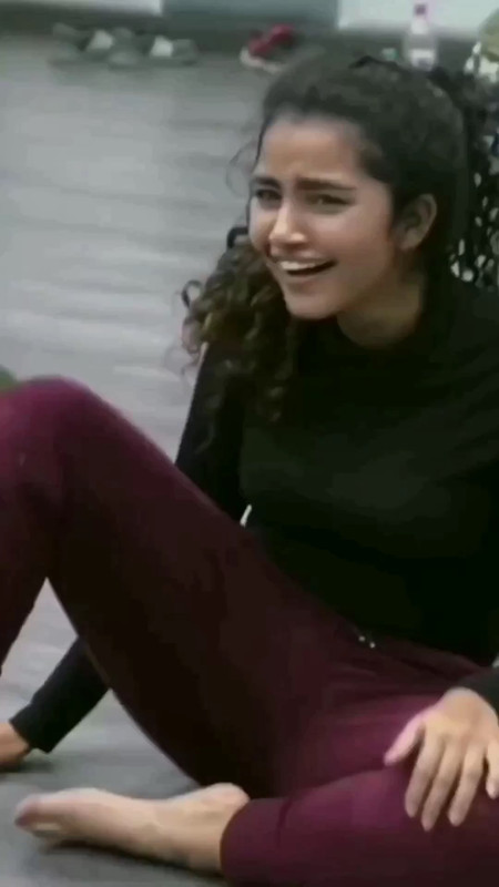 Anupama Parameswaran Hot and Bold Open Navel Show.mp4_snapshot_00.13.897