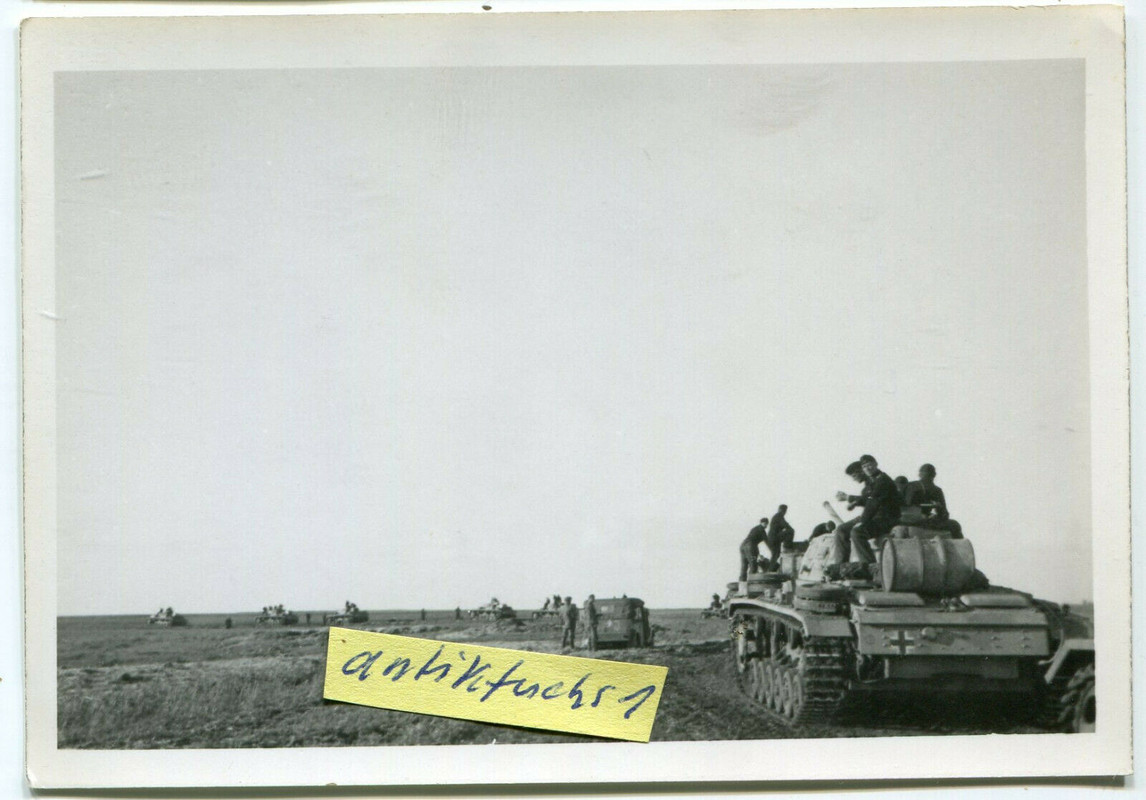 Panzer des Panzer Rgt.35 mit 200 Liter Faß in Rußland