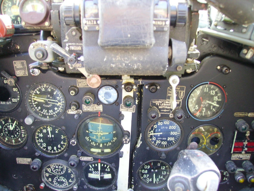 mig-19_cockpit