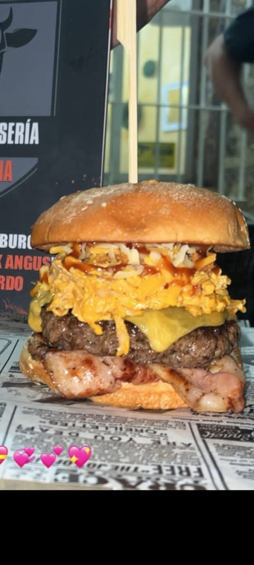 Hamburguesa Gourmet Bomba Carnívora