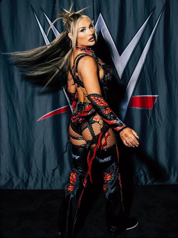 tiffany stratton v0 2riqzpivopmg1