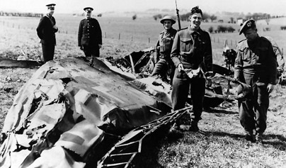 Hess aterriza en Escocia