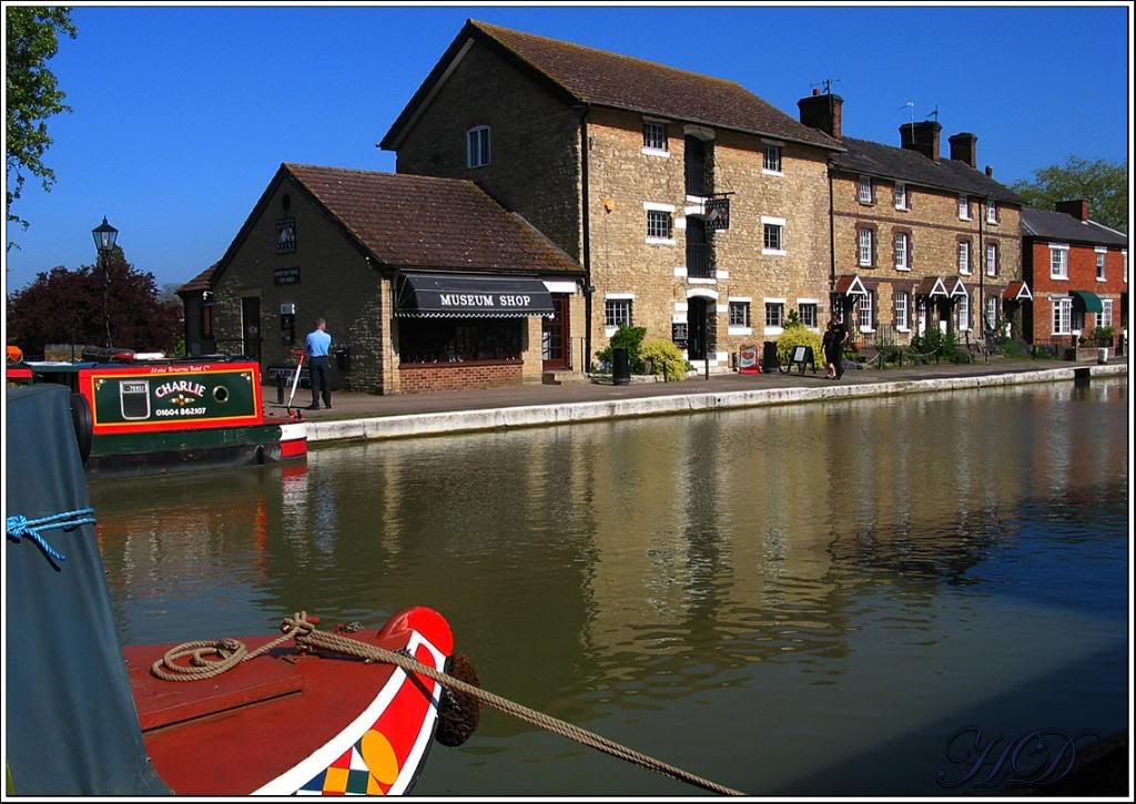 Boats-narrowboat-museum-summer-HD.jpg