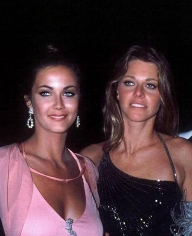 https://i.postimg.cc/VLCkNGrx/2021-11-15-10-Wonder-Woman-et-Super-Jaimie-1977.png