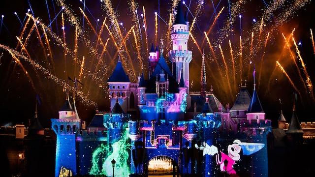 hkdl-ent-disney-in-the-stars-fireworks-detail-02