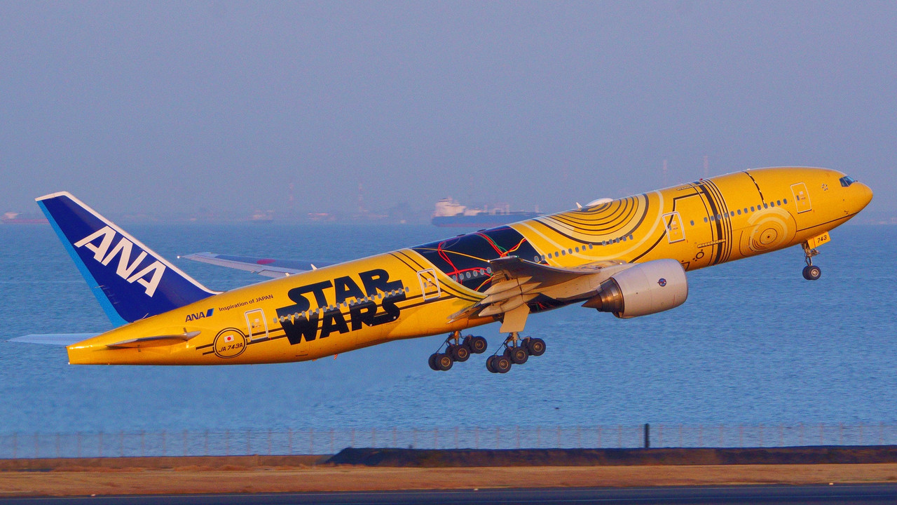 yellowstarwarsplane.jpg